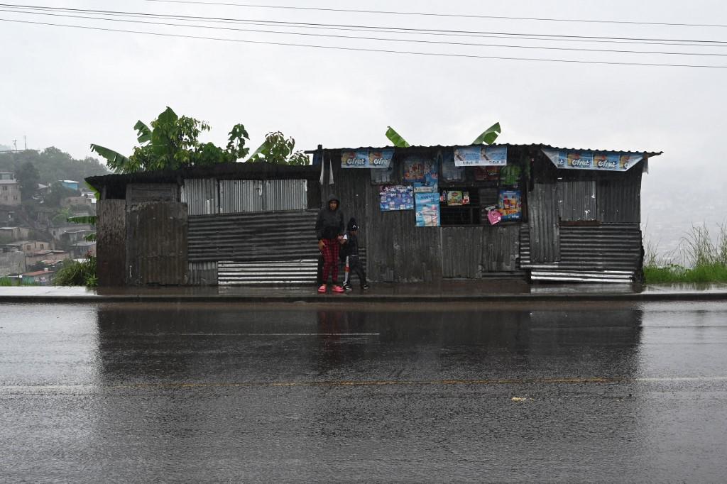 Mueren dos personas por lluvias de tormenta Pilar en El Salvador