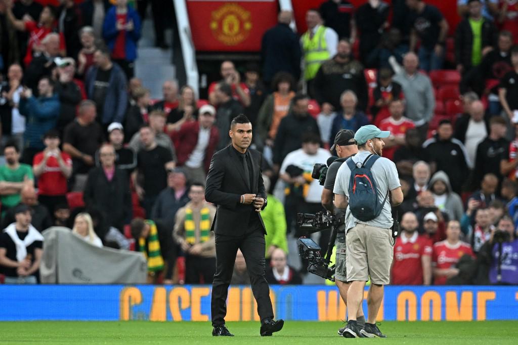 El brasileño Casemiro fue presentado en Old Trafford como jugador el Manchester United.