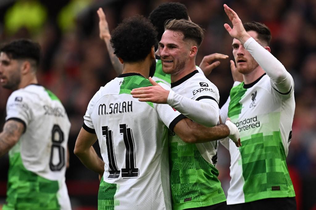 Liverpool le dio la vuelta en el tramo final del primer tiempo.