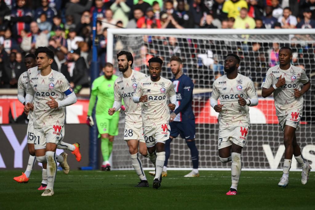Jugadores del Lille festejando uno de los tres goles marcados al PSG.
