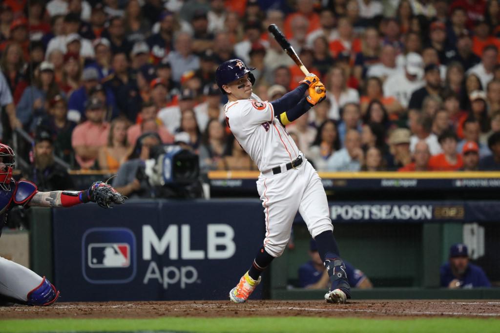 Dubón y Astros inician con pie izquierdo la Serie de Campeonato