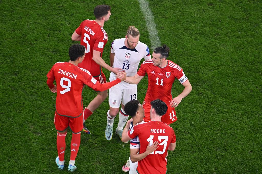 No se vio: Lo que pasó entre Gareth Bale y jugadores de EUA y primera mancha en el Mundial de Qatar