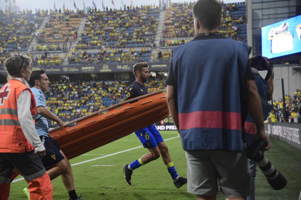 Barcelona golea al Cádiz en duelo que fue detenido tras grave problema de salud de aficionado