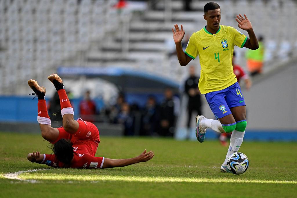 <b>Robert Renan es defensor de la Sub-20 de Brasil.</b>