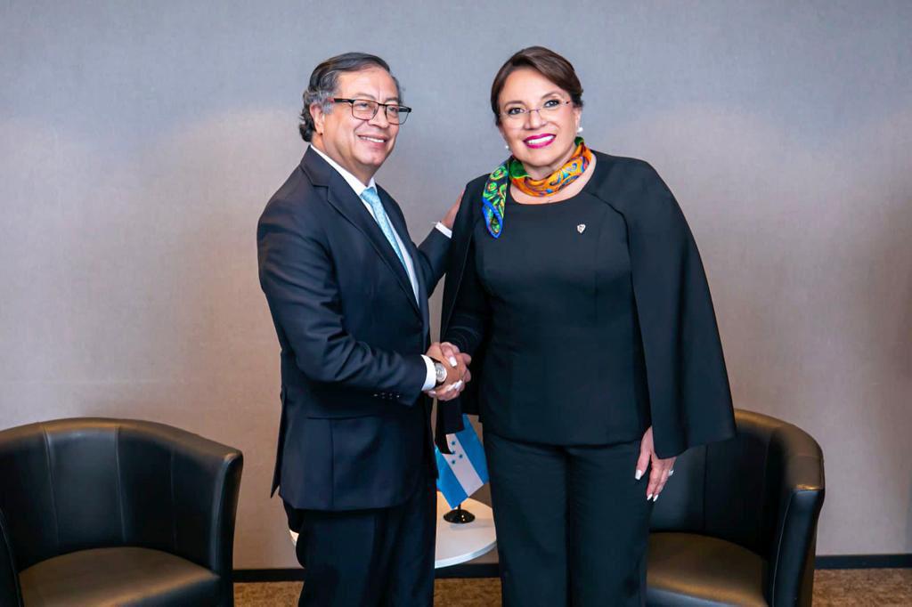 Xiomara Castro se reunió este lunes con Gustavo Petro en Bruselas