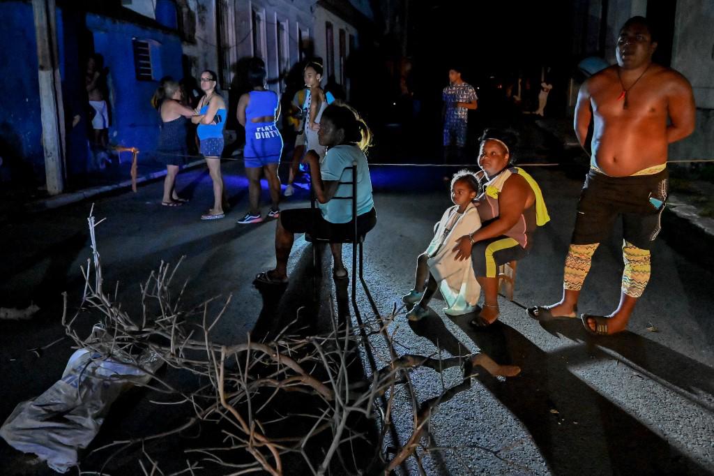 Vuelve la electricidad a Cuba tras dos días a oscuras