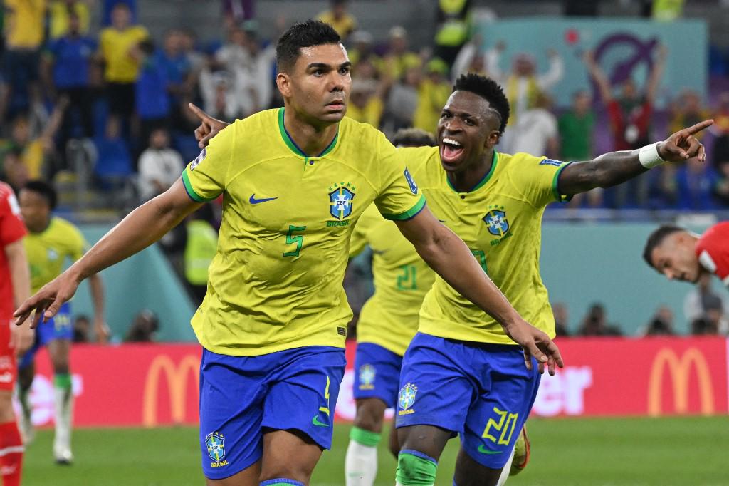 Brasil avanza a octavos de final con genialidad de Casemiro