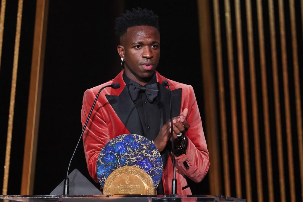 Vinicius en el momento de su discurso por su premio Socrates.