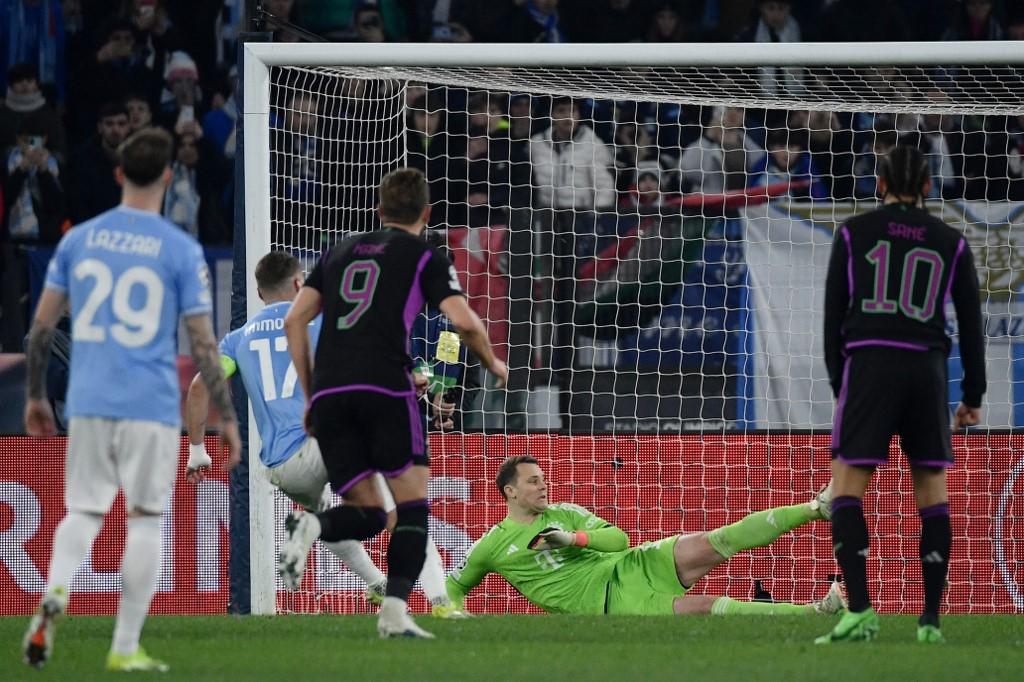 Ciro Immobile engañó a Manuel Neuer en el lanzamiento penal.