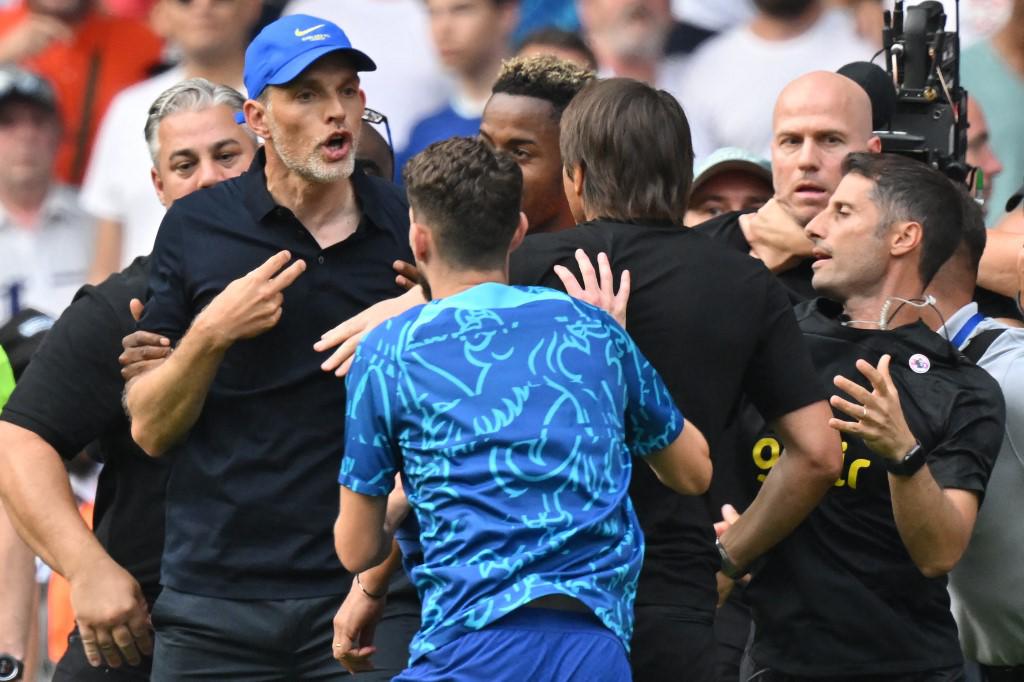 Escándalo en la Premier League: El agarrón entre Thomas Tuchel y Antonio Conte tras el Chelsea - Tottenham