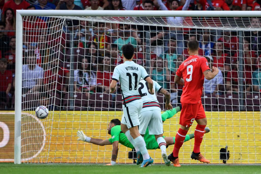 Haris Seferovic apenas al primer minuto marcó el único gol del Suiza vs Portugal.