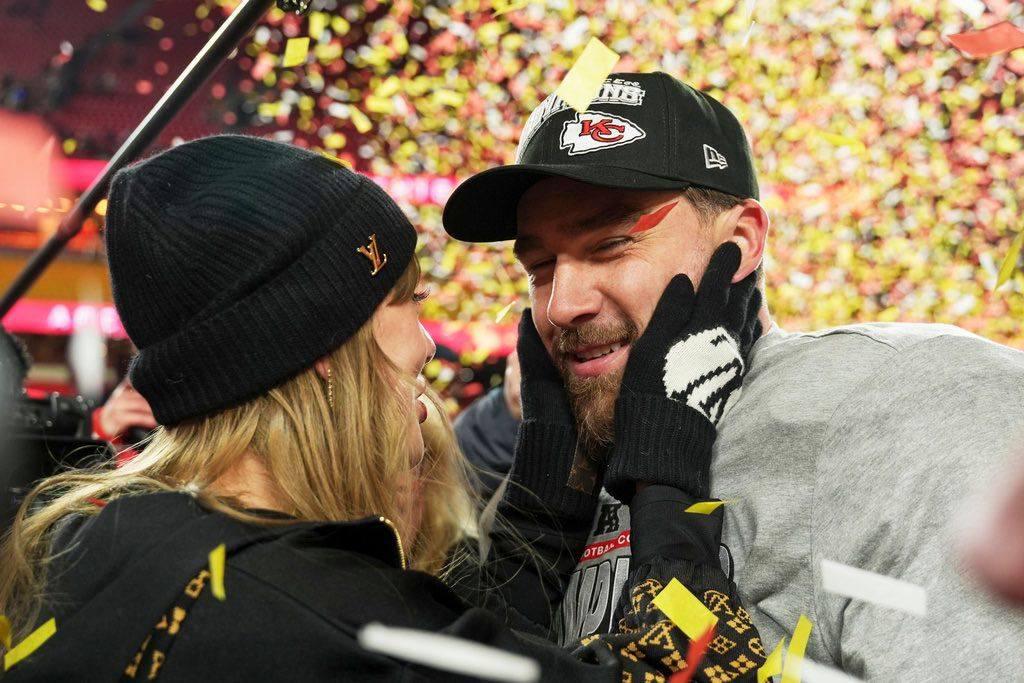De migajera al altar: La emotiva historia de amor de Taylor Swift y Travis Kelce