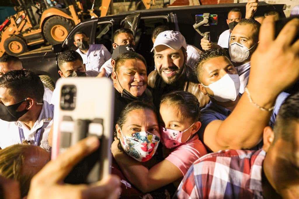 Un 85 % de los salvadoreños aprueba gestión de Bukele en 30 meses de Gobierno