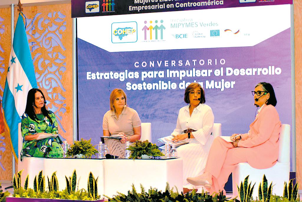 Suscriben acuerdo a favor de mujeres