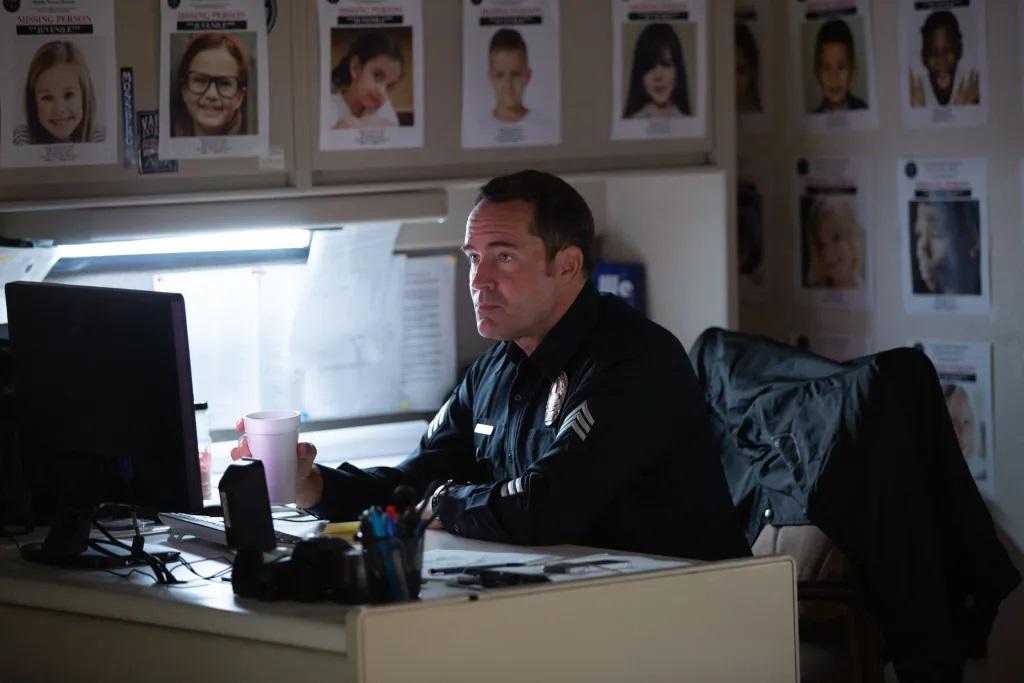 Fotograma cedido por Roadside Attractions donde aparece Jason Patric como Stevens, durante una escena de la película ‘City of Dreams’ escrita y dirigida por el cineasta Mohit Ramchandani.