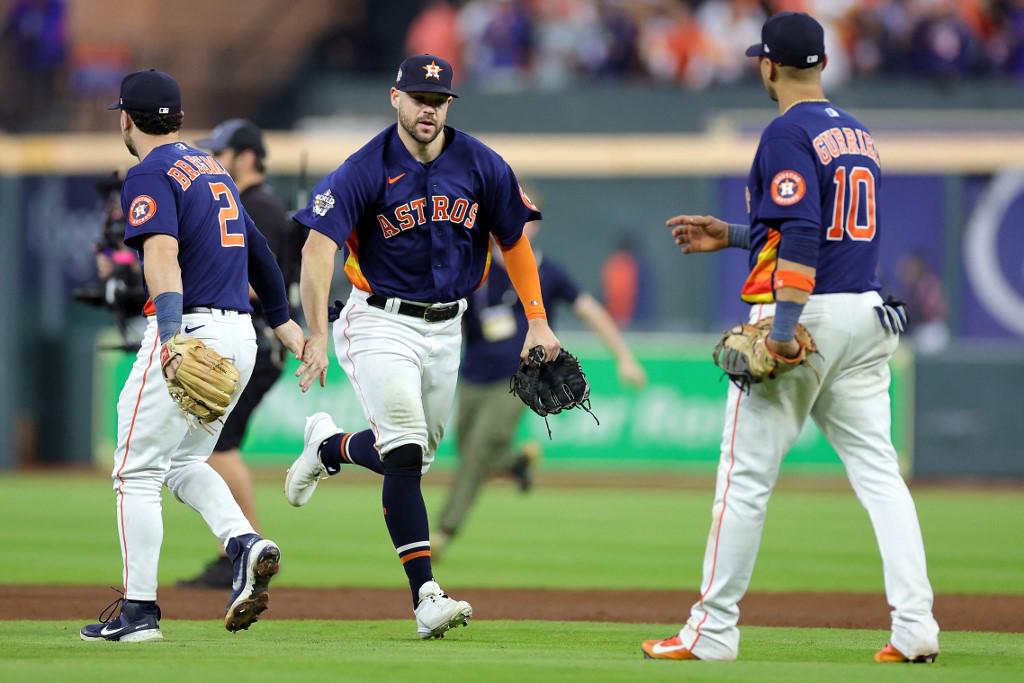 ¡Histórico! Mauricio Dubón debuta en la Serie Mundial en triunfo de los Astros de Houston