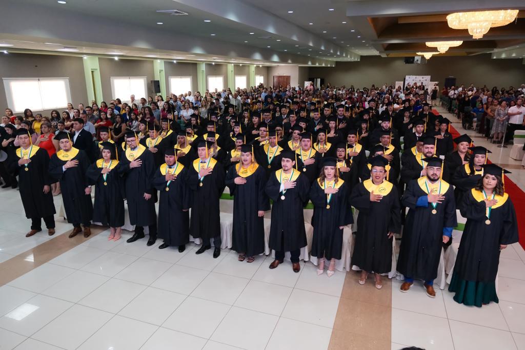 UTH celebra el éxito y la innovación en su graduación 51