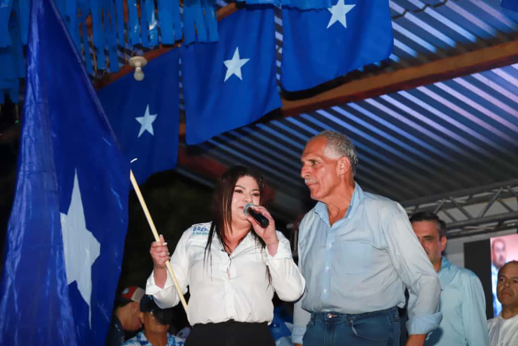 Tito Asfura promete un sistema de agua potable para Copán Ruinas