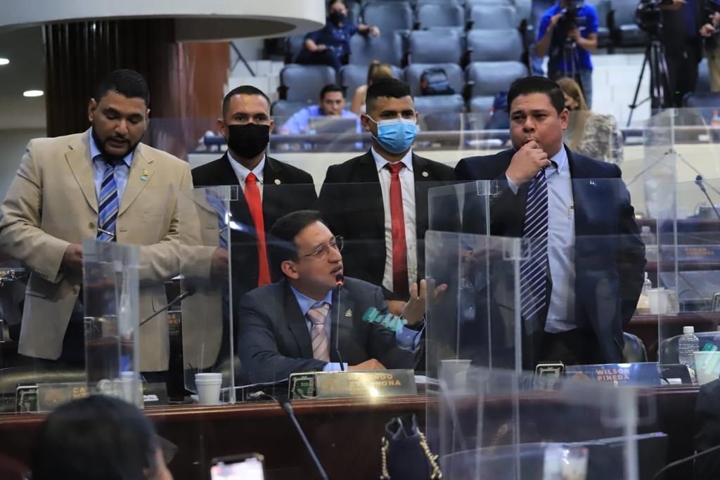 Diputado asegura que más de 40 congresistas serán extraditados