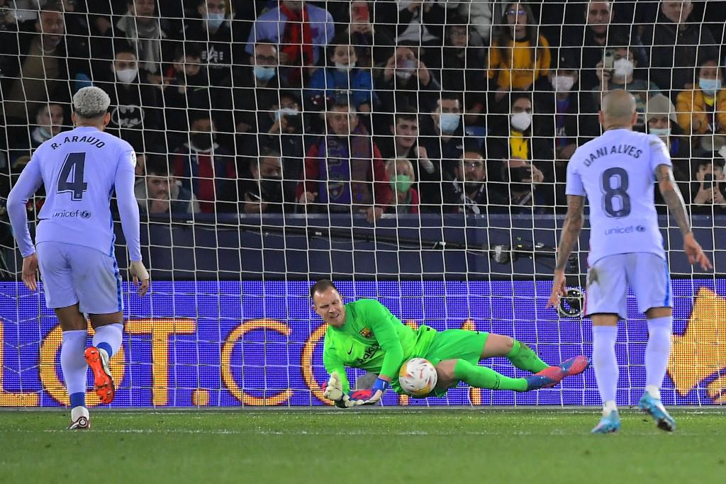 Ter Stegen y su penal detenido. Foto AFP.