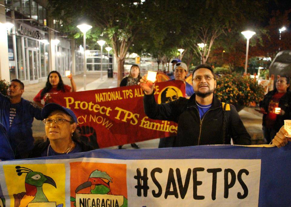 Los inmigrantes que se quedaron ya sin TPS aún tienen esperanza de que una corte bloquee su expulsión o que se apruebe alguna reforma migratoria que les dé su permanencia legal en Estados Unidos.