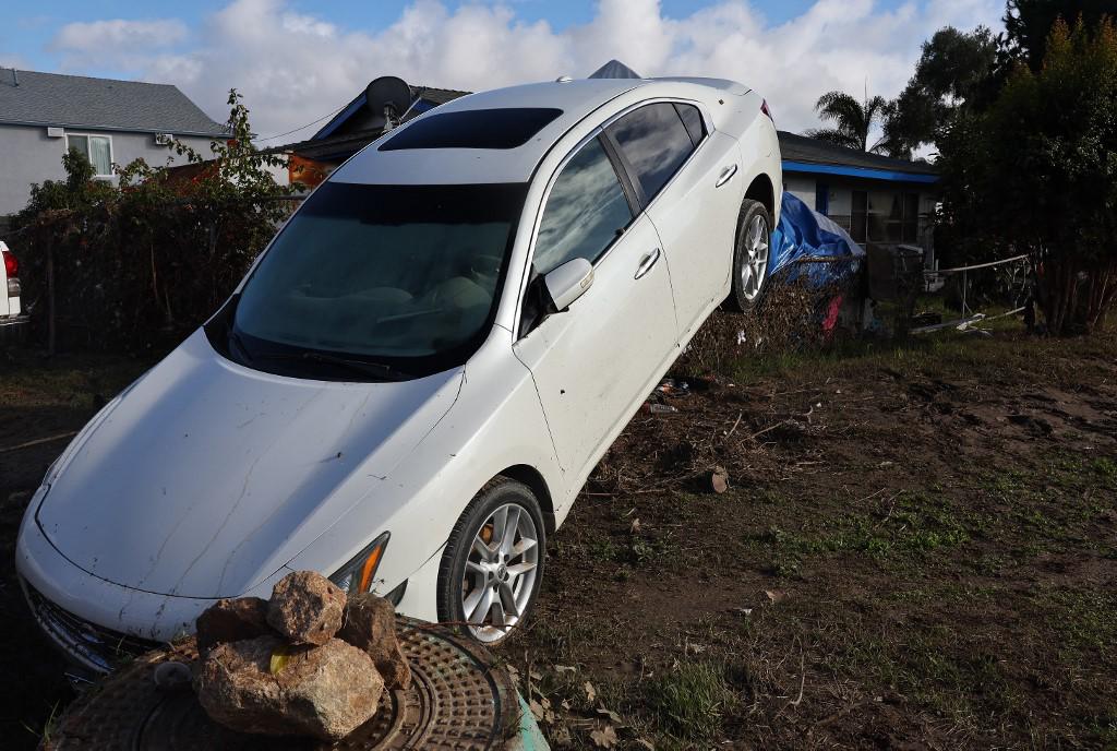Tormenta repentina inunda San Diego, California; se lleva carros y casas