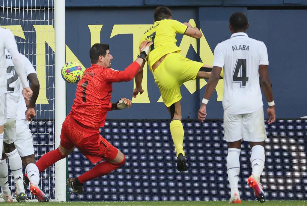 Courtois evitó que Real Madrid encajara goles en la primera parte.