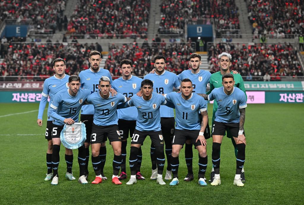 El 11 titular de Uruguay que venció 2-1 a Uruguay.