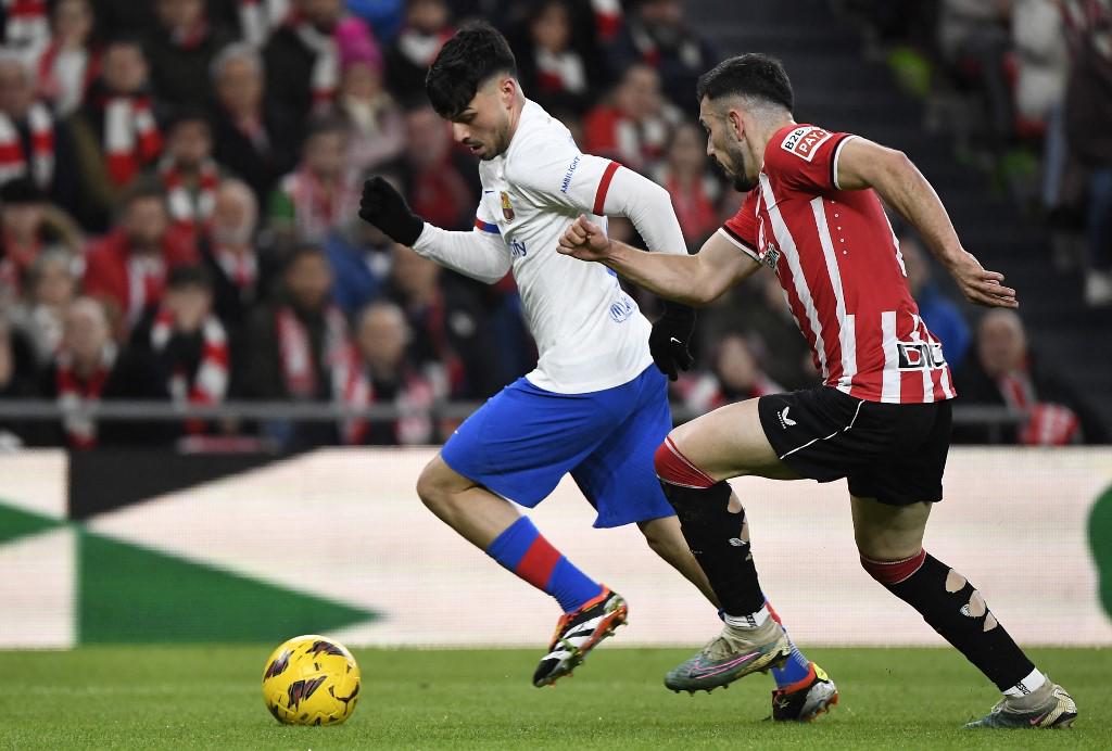 Pedri estará un mes fuera de las canchas tras volver a lesionarse.