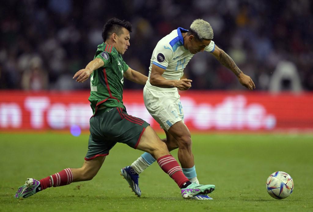 Andy Nájar fue titular como lateral por la banda derecha en el México vs Honduras en el estadio Azteca.