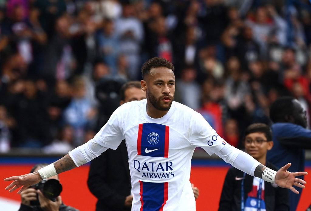 Neymar continúa inspirado y le da liderato al PSG