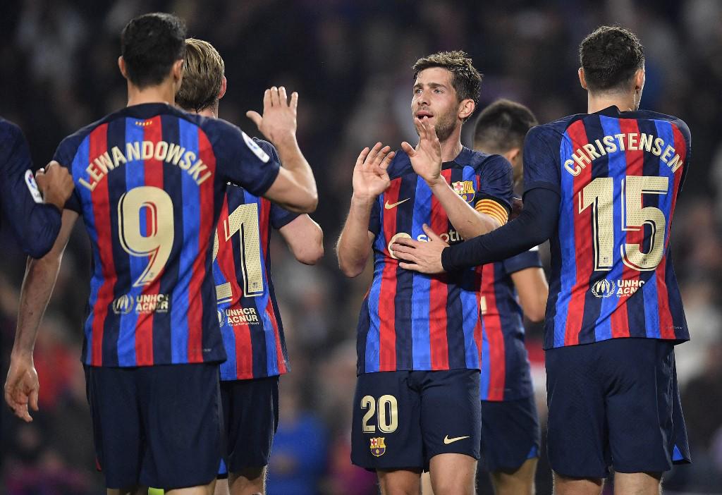 Sergi Roberto y Robert Lewandowski anotaron los goles en la victoria de 2-0 del Barcelona ante Cádiz.