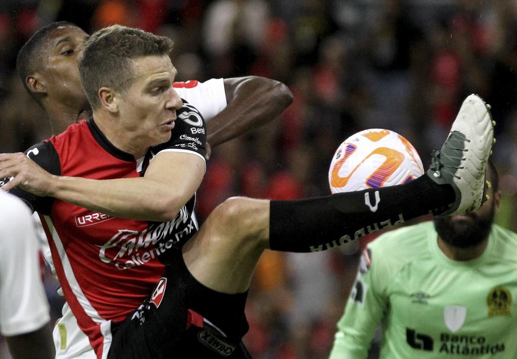 El argentino Julio Furch no ha estado fino con sus remates.