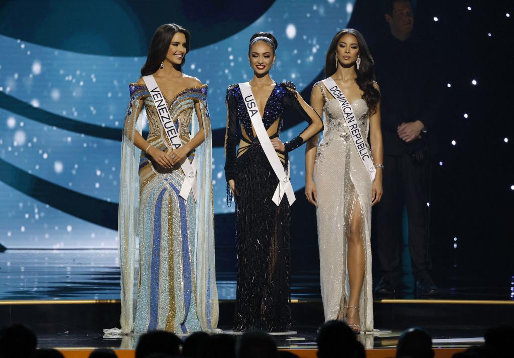 Miss Venezuela Amanda Dudamel, Miss USA R'bonney Gabriel y Miss República Dominicana, Andreína Martínez.