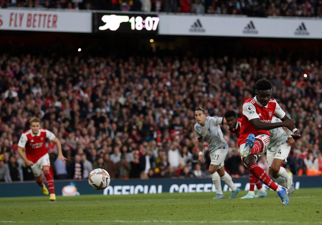 Arsenal logra espectacular triunfo ante Liverpool y recupera el liderato de la Premier League