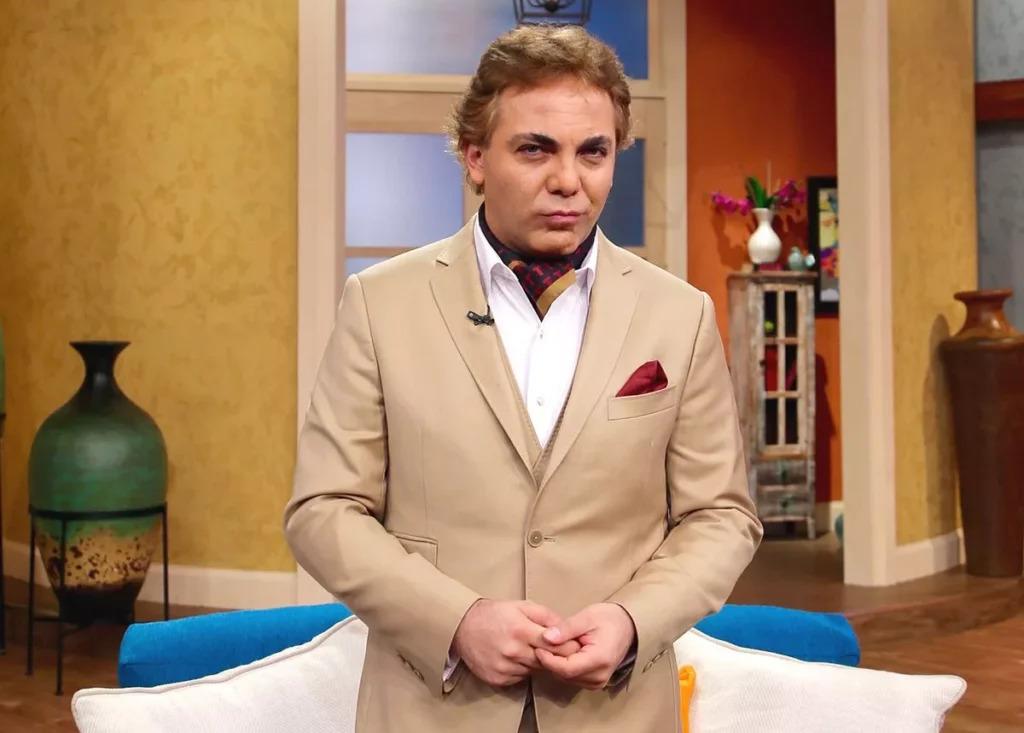 Cristian Castro termina el bachillerato y va por la universidad