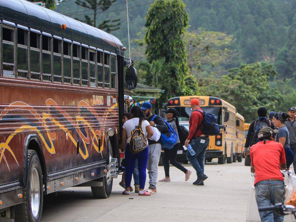 $!Cientos de migrantes llegan a Trojes, El Paraíso, pero no todos pueden continuar con su ruta migratoria debido a la falta de recursos y altos precios.