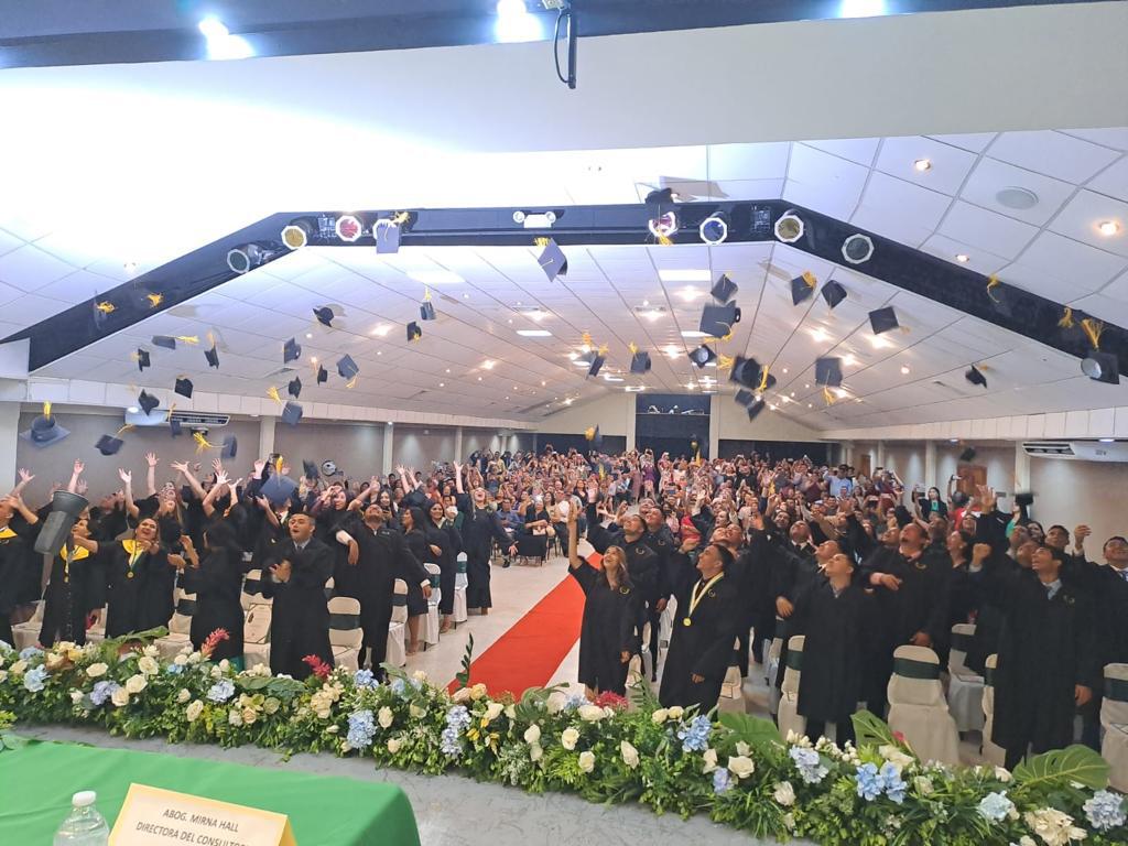 UTH de El Progreso celebra su graduación número 25