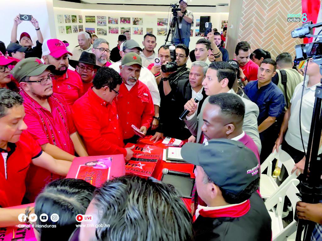 El movimiento de Juan Barahona y Edgardo Casaña junto a otros líderes en su turno.