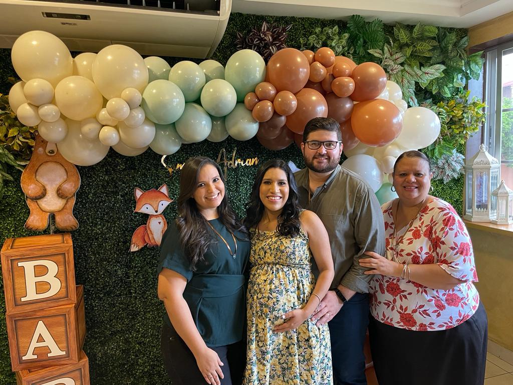 Valerie Peralta de Tróchez es agasajada por su baby shower