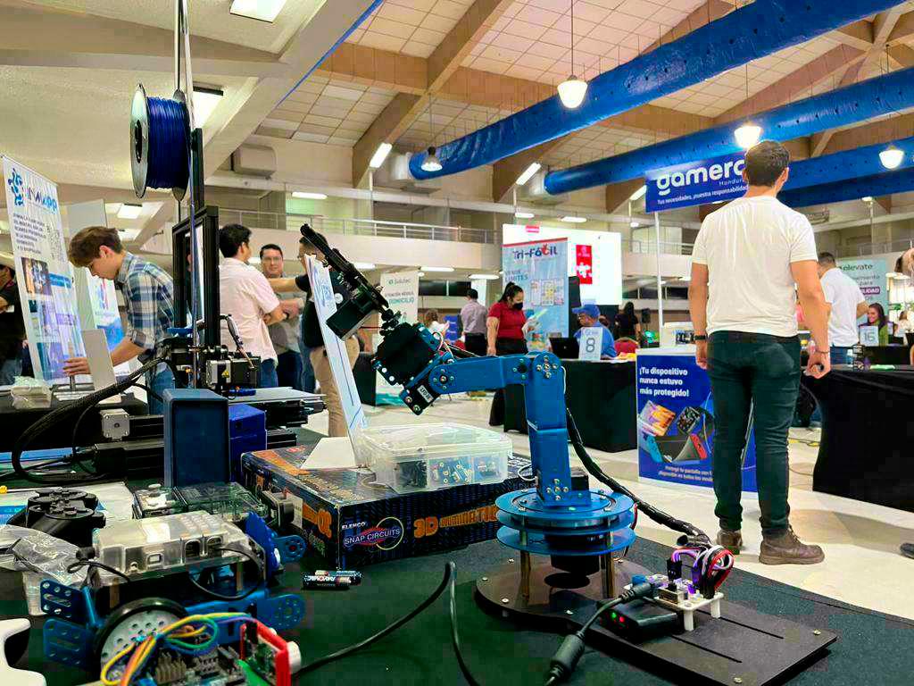 Enseñarán a jóvenes cómo desarrollar páginas web