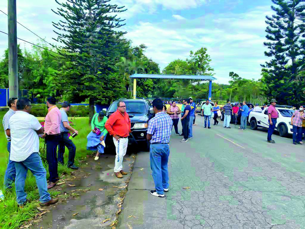 Los estudiantes del Curla iniciaron una toma en el portón de acceso al centro universitario el lunes anterior.