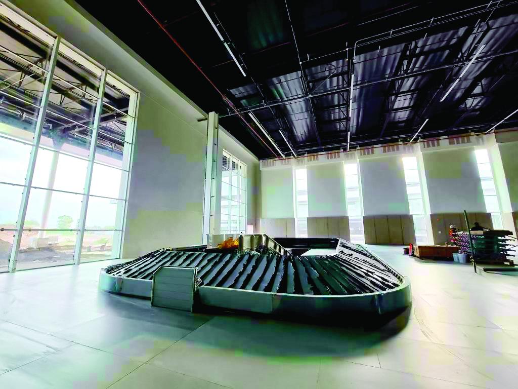 La terminal aérea consta de 40,000 metros cuadrados y siete mangas de abordaje.