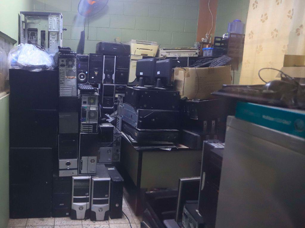 $!Equipo tecnológico obsoleto tienen en las bodegas del Instituto Primero de Mayo de San Pedro Sula.