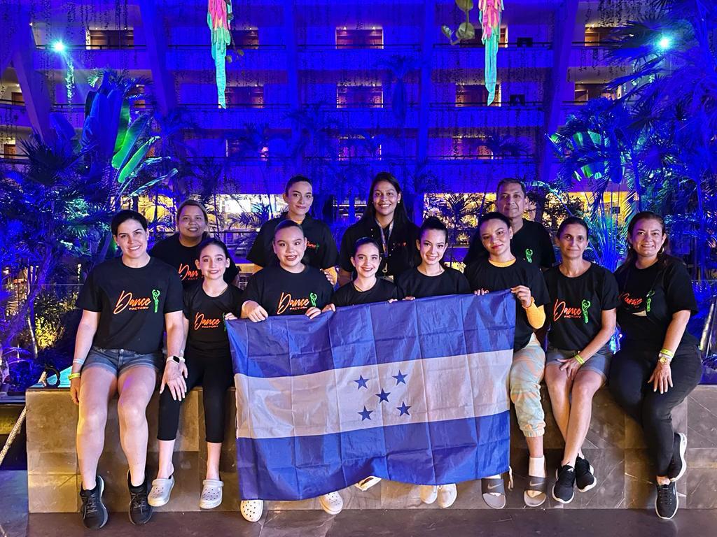 La academia de danza “Dance Factory” gana 12 trofeos en competencia en México