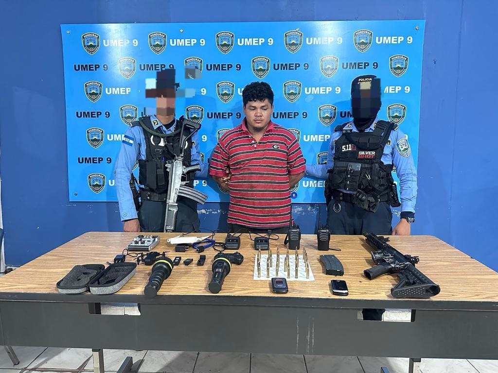 Con AR-15 capturan a supuesto gatillero de la Pandilla 18