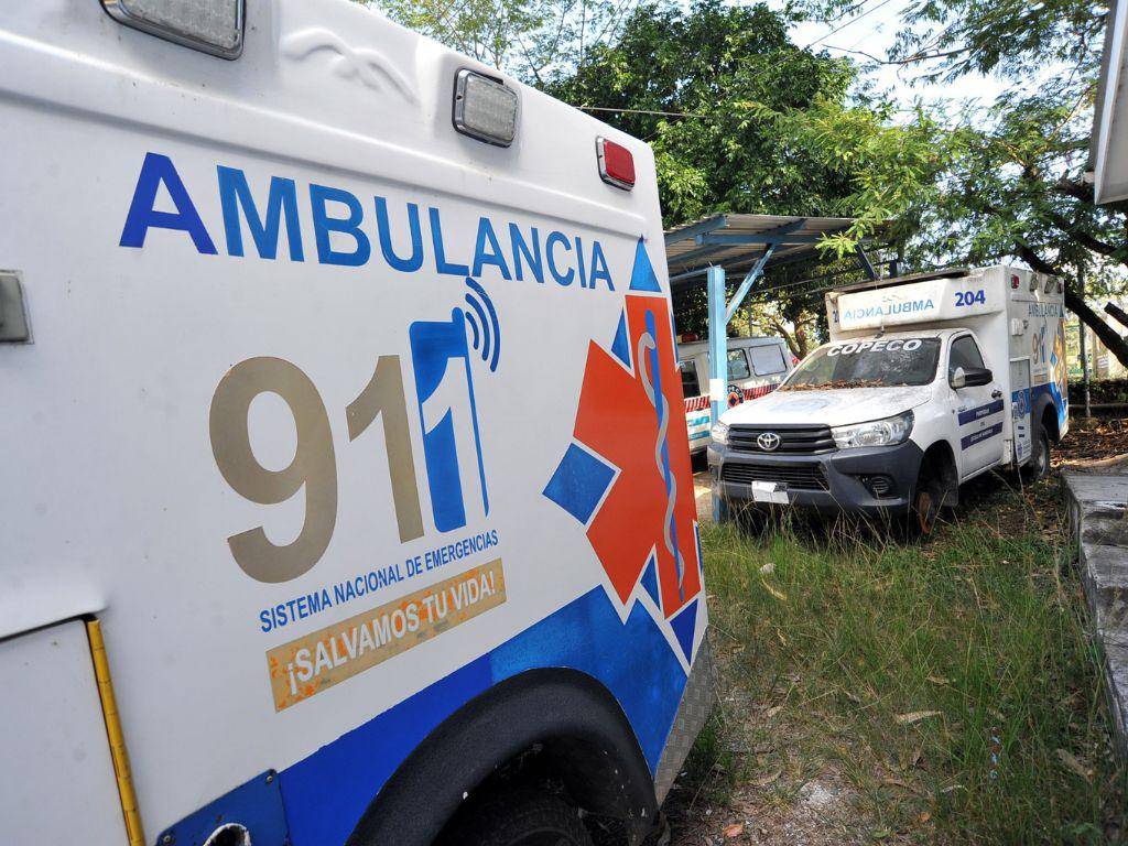 $!Durante el recorrido en Copeco, este rotativo verificó varias unidades de ambulancia en mal estado.