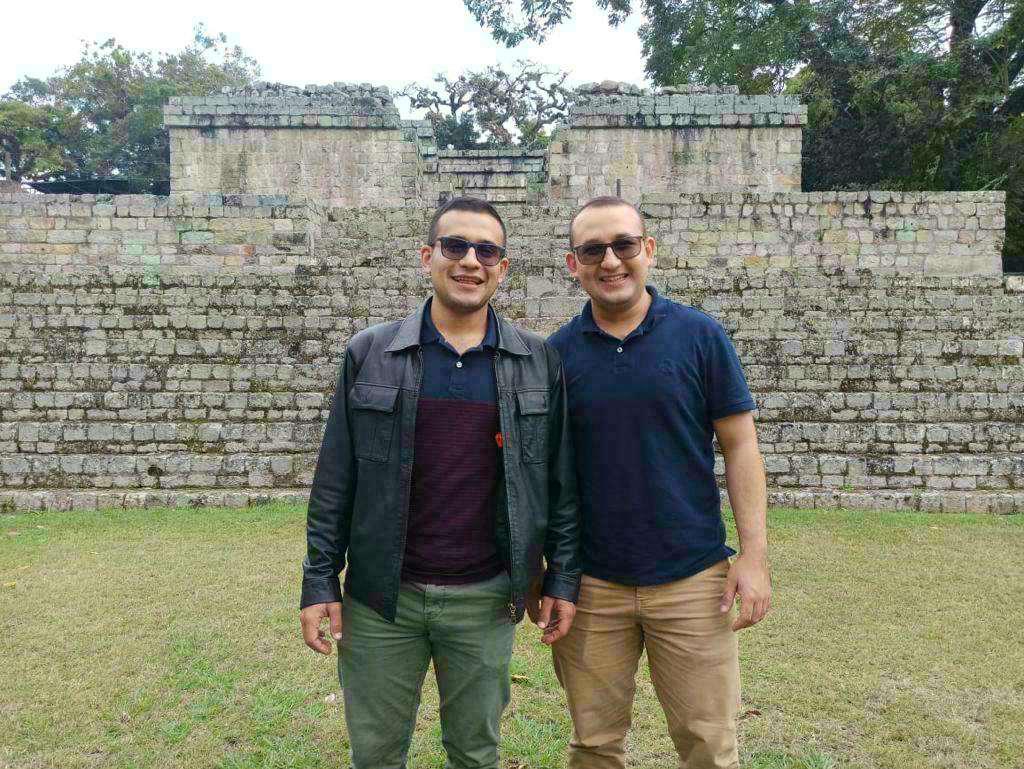 Bryan es maestro de educación primaria y trabajó como tal, el próximo año finaliza su licenciatura en Teología junto con su hermano Jason.