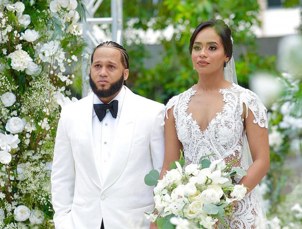 El Alfa durante su boda con Alba Rosa.
