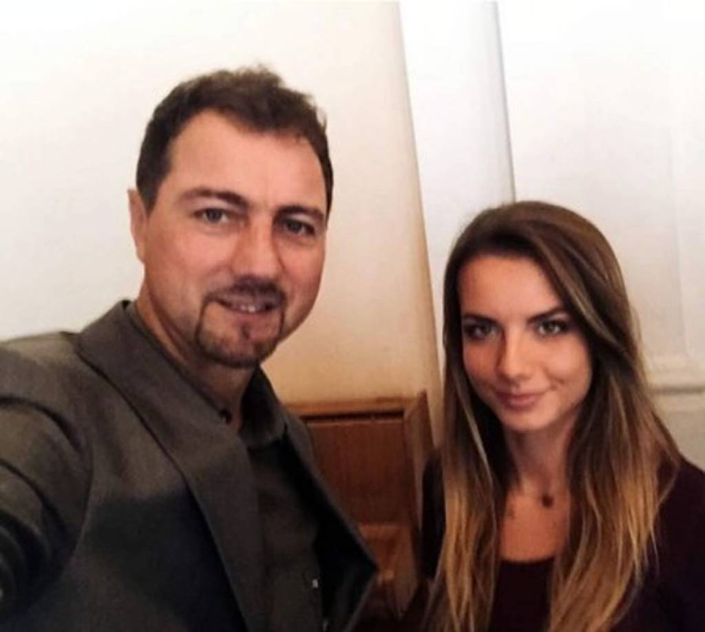 Karolina Bojar junto al histórico exportero polaco Jerzy Dudek, quien jugó en el Real Madrid.
